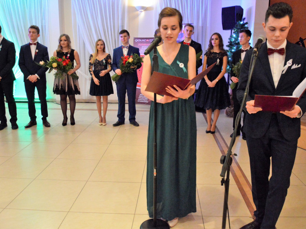 OSTRZESZÓW: Ich pierwszy bal