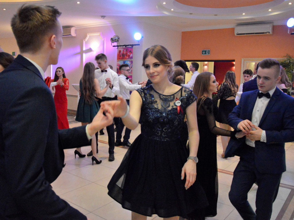 OSTRZESZÓW: Ich pierwszy bal