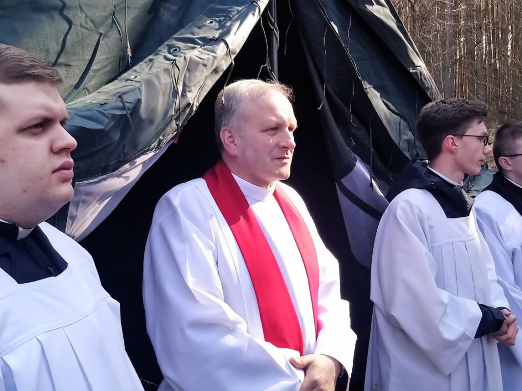 Młodzi na Górze Krzyża
