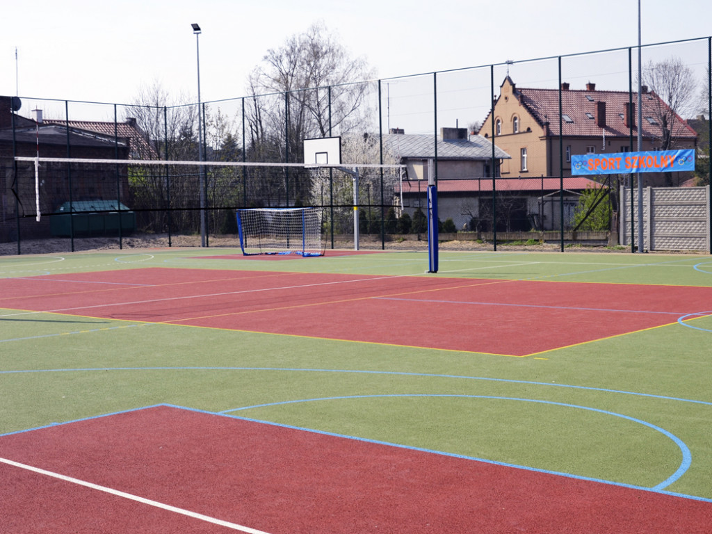 OSTRZESZÓW: Uroczysty finał przebudowy boiska sportowego przy I Liceum Ogólnokształcącym