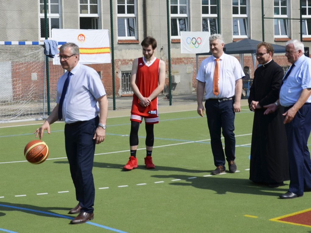 OSTRZESZÓW: Uroczysty finał przebudowy boiska sportowego przy I Liceum Ogólnokształcącym