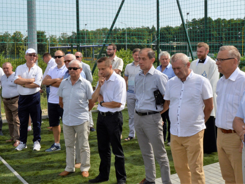 OSTRZESZÓW: Oddali do użytku boisko przy Tęczowej