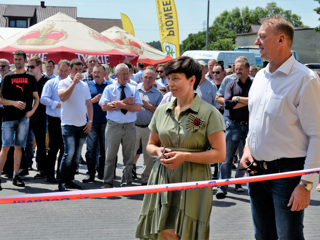 KRASZEWICE: Otwarli na wskroś nowoczesną oborę