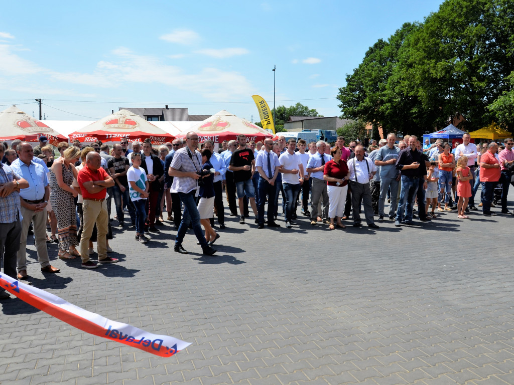 KRASZEWICE: Otwarli na wskroś nowoczesną oborę