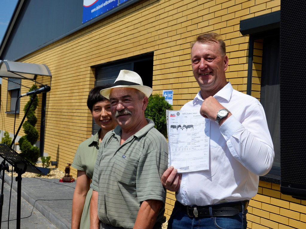 KRASZEWICE: Otwarli na wskroś nowoczesną oborę