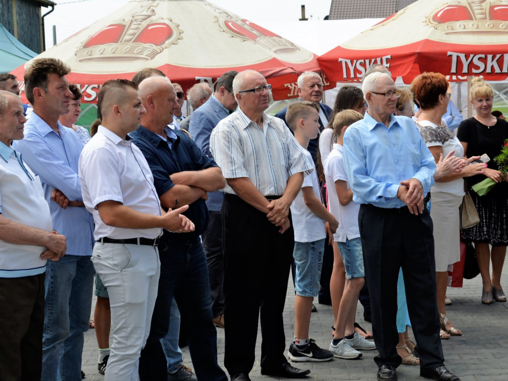 KRASZEWICE: Otwarli na wskroś nowoczesną oborę