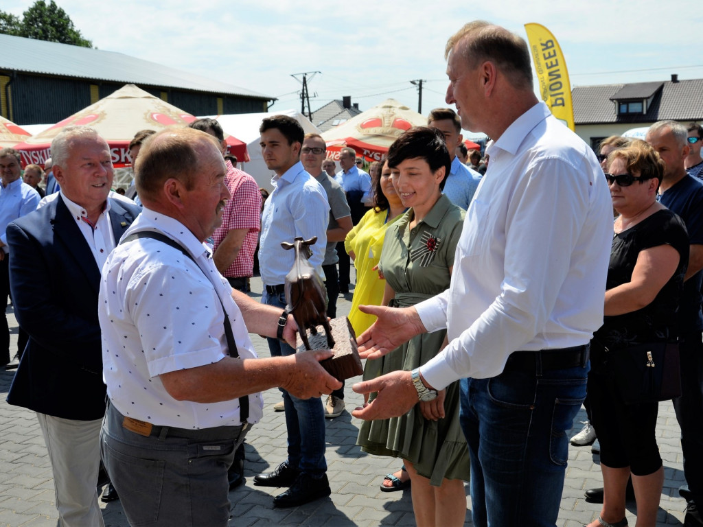 KRASZEWICE: Otwarli na wskroś nowoczesną oborę