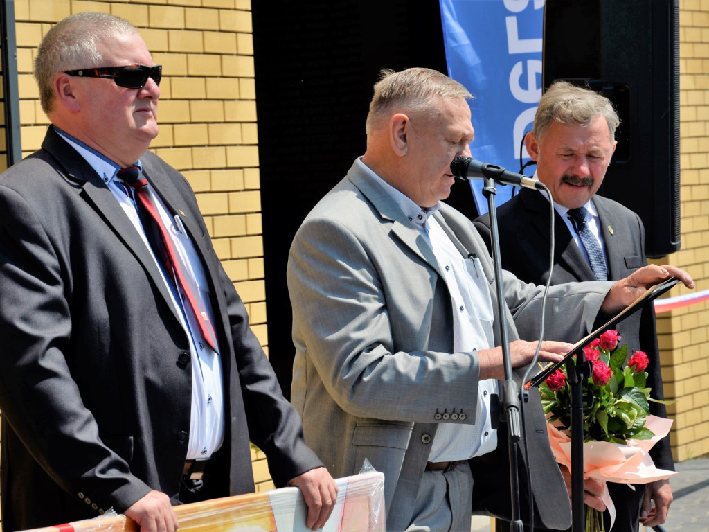 KRASZEWICE: Otwarli na wskroś nowoczesną oborę