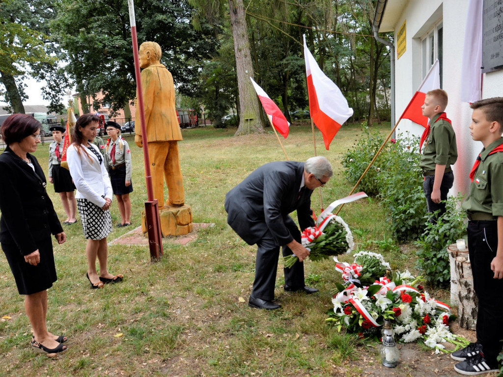 KUŹNICA GRABOWSKA: Marszałkowi Piłsudskiemu wdzięczni mieszkańcy