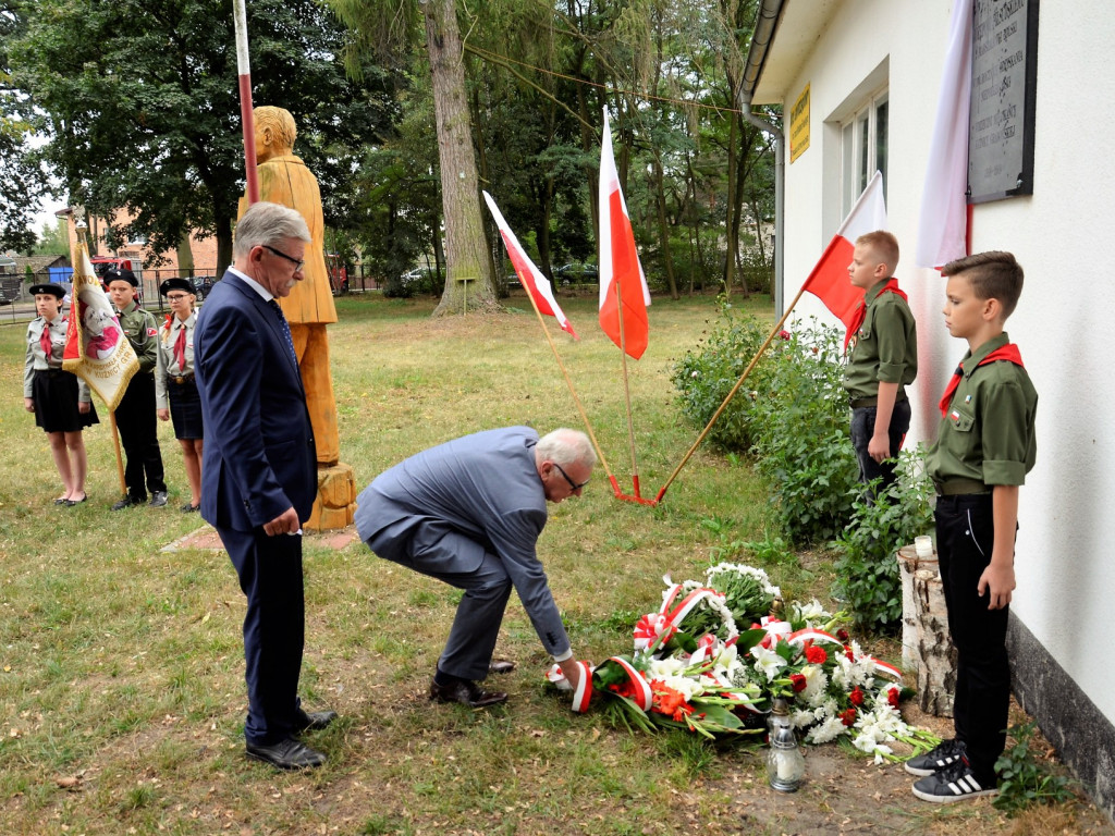 KUŹNICA GRABOWSKA: Marszałkowi Piłsudskiemu wdzięczni mieszkańcy