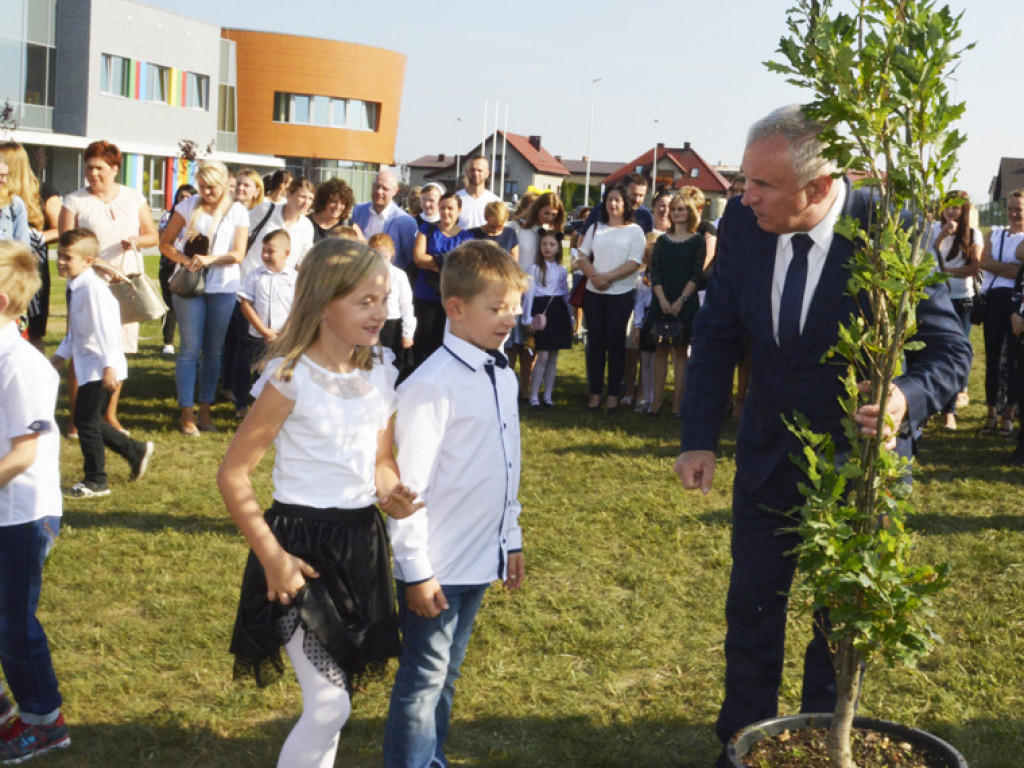 Pierwszy dzwonek w Zespole Szkolno-Przedszkolnym w Rojowie