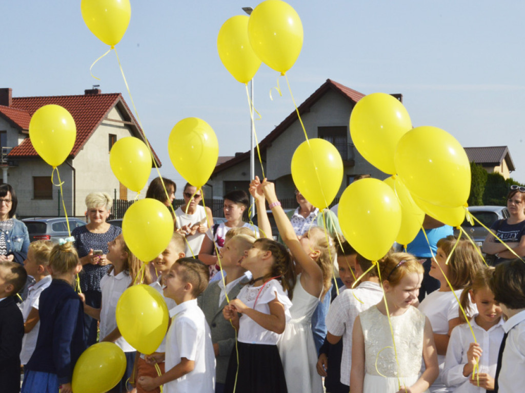 Pierwszy dzwonek w Zespole Szkolno-Przedszkolnym w Rojowie