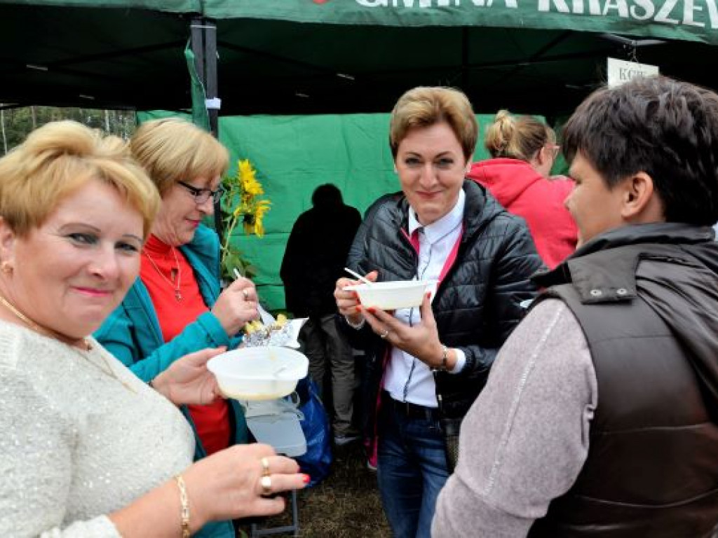 Trwa impreza plenerowa Smaki Jesieni na Końcu Świata