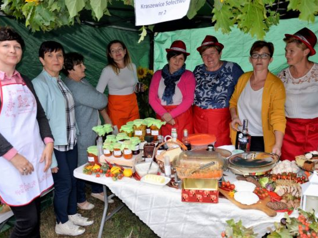 Trwa impreza plenerowa Smaki Jesieni na Końcu Świata