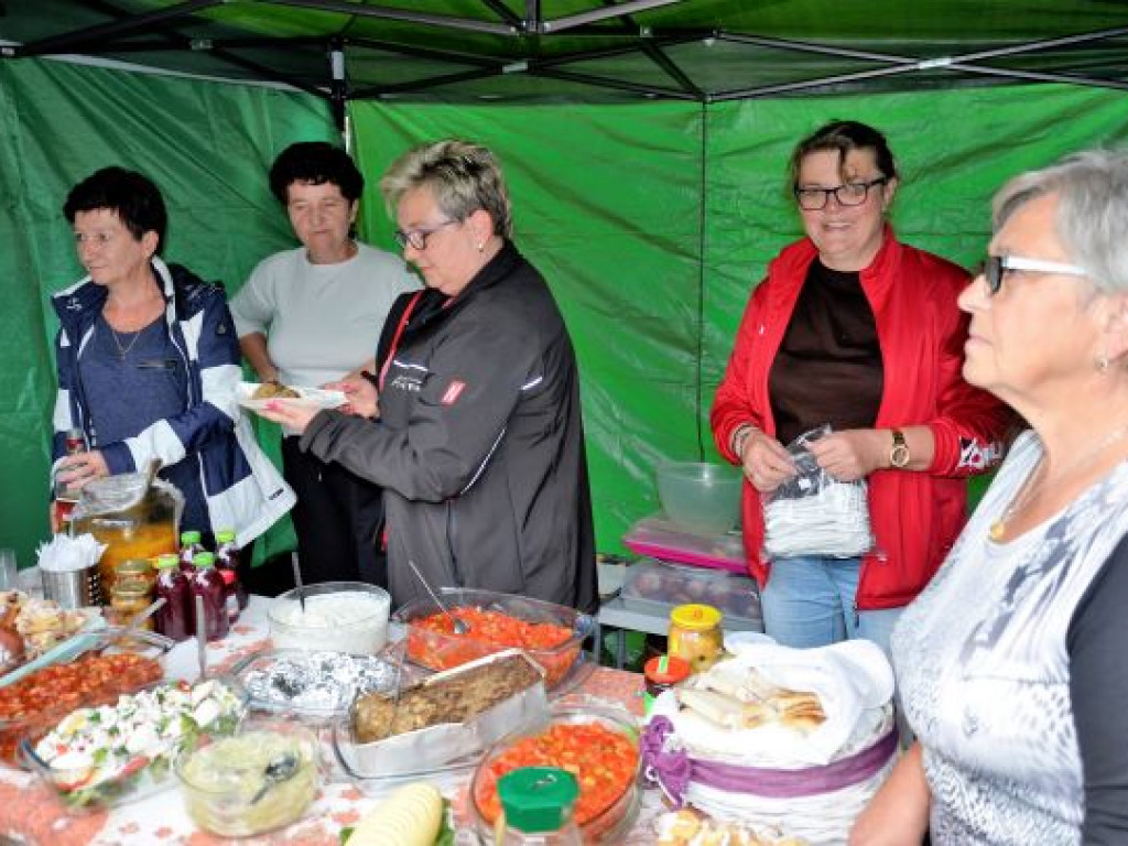 Trwa impreza plenerowa Smaki Jesieni na Końcu Świata