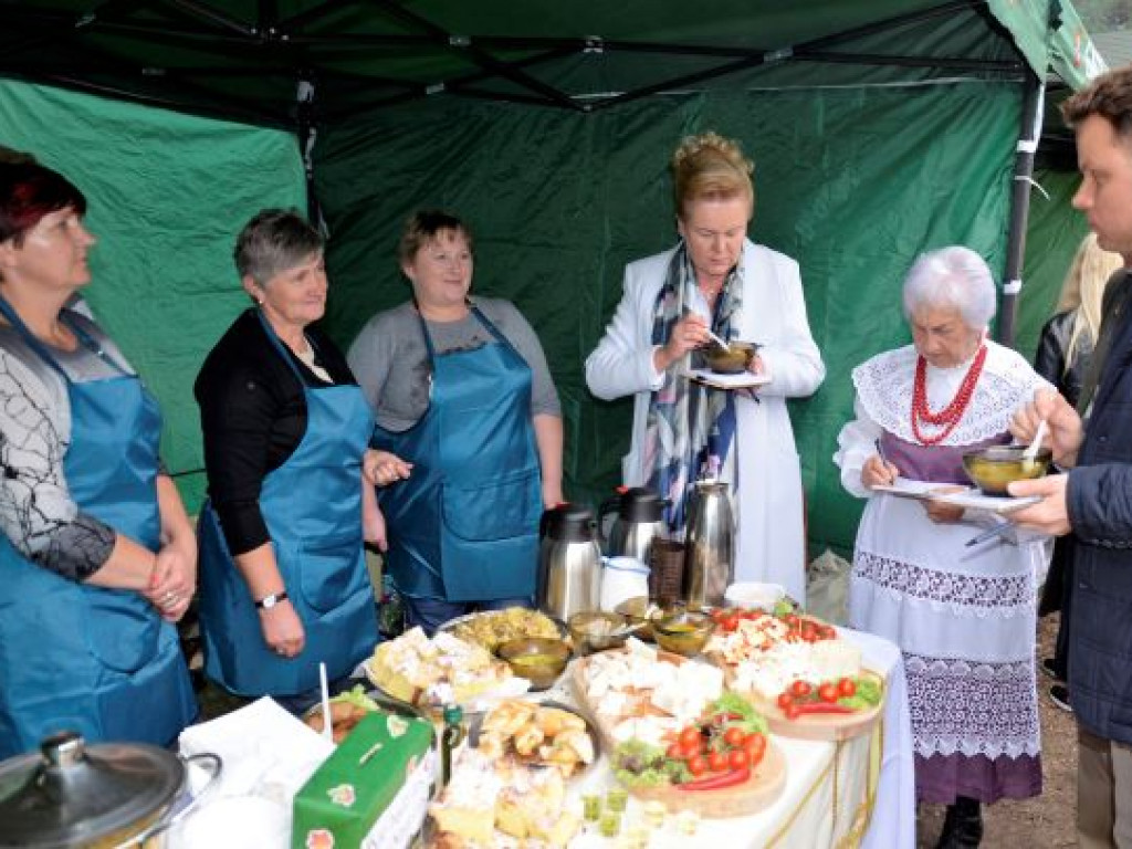 Kopytka ze szpinakiem, z polędwiczkami w sosie kurkowym...