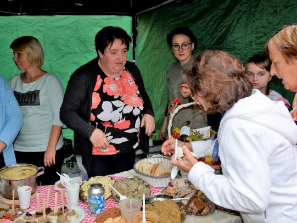 Kopytka ze szpinakiem, z polędwiczkami w sosie kurkowym...