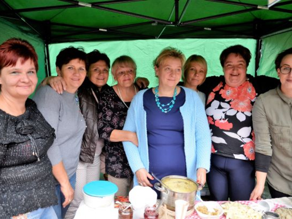 Kopytka ze szpinakiem, z polędwiczkami w sosie kurkowym...