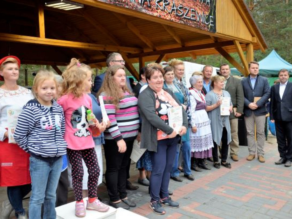 Kopytka ze szpinakiem, z polędwiczkami w sosie kurkowym...