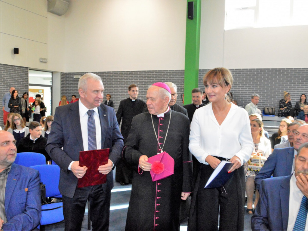 Uroczyste oddanie do użytku nowego Zespołu Szkolno-Przedszkolnego (FILM)