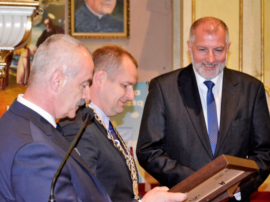 MIKSTAT UHONOROWAŁ PREZYDENTA RAFAŁA DUTKIEWICZA (FILM)