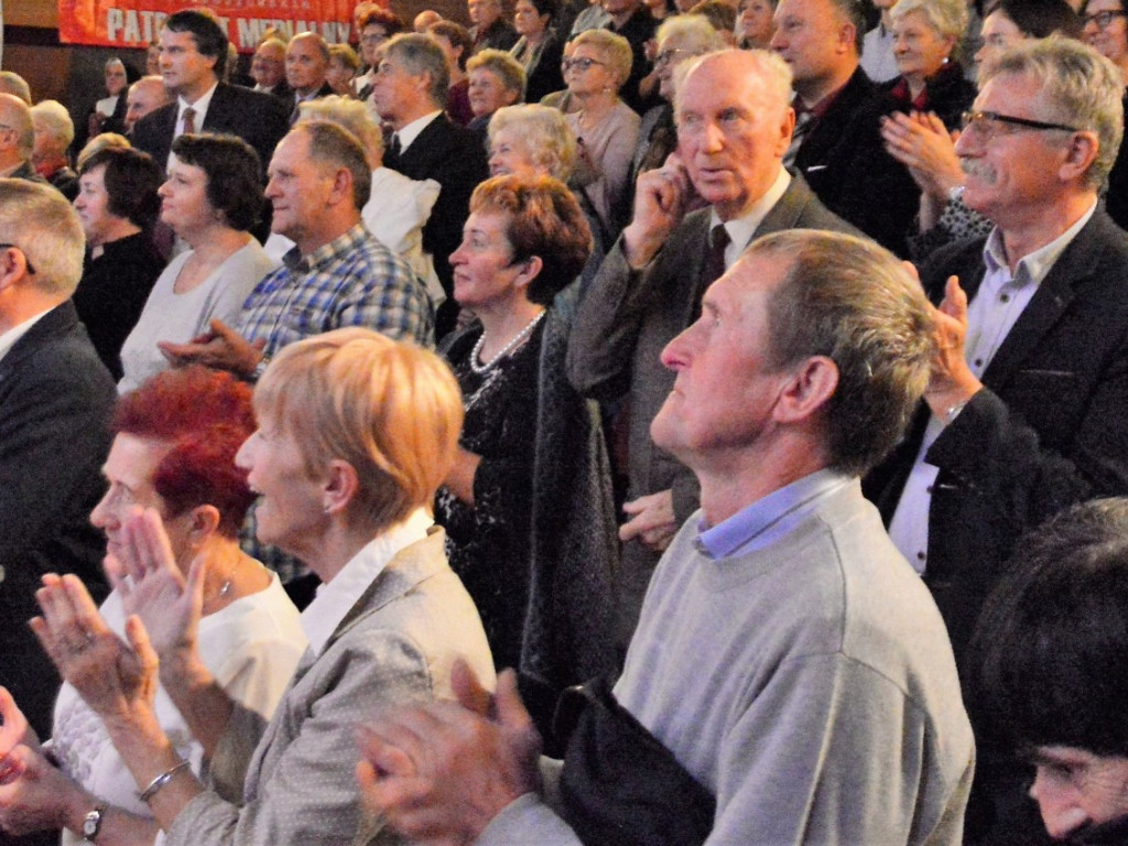 Obchodzący 90. urodziny profesor Jan Ślęk i jego Orkiestra w Ostrzeszowie (FILM)