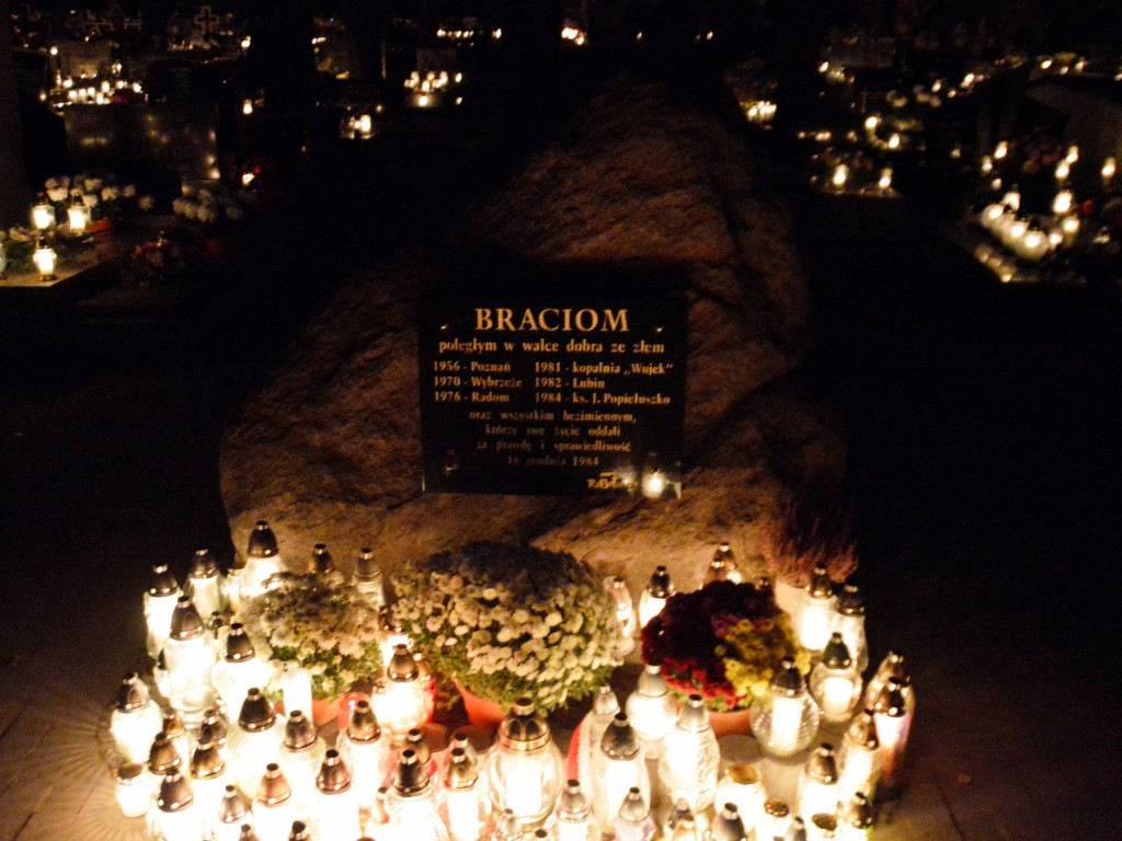 Nie ma umarłych, tylko ci, co odeszli...