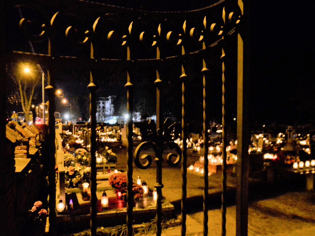 Nie ma umarłych, tylko ci, co odeszli...