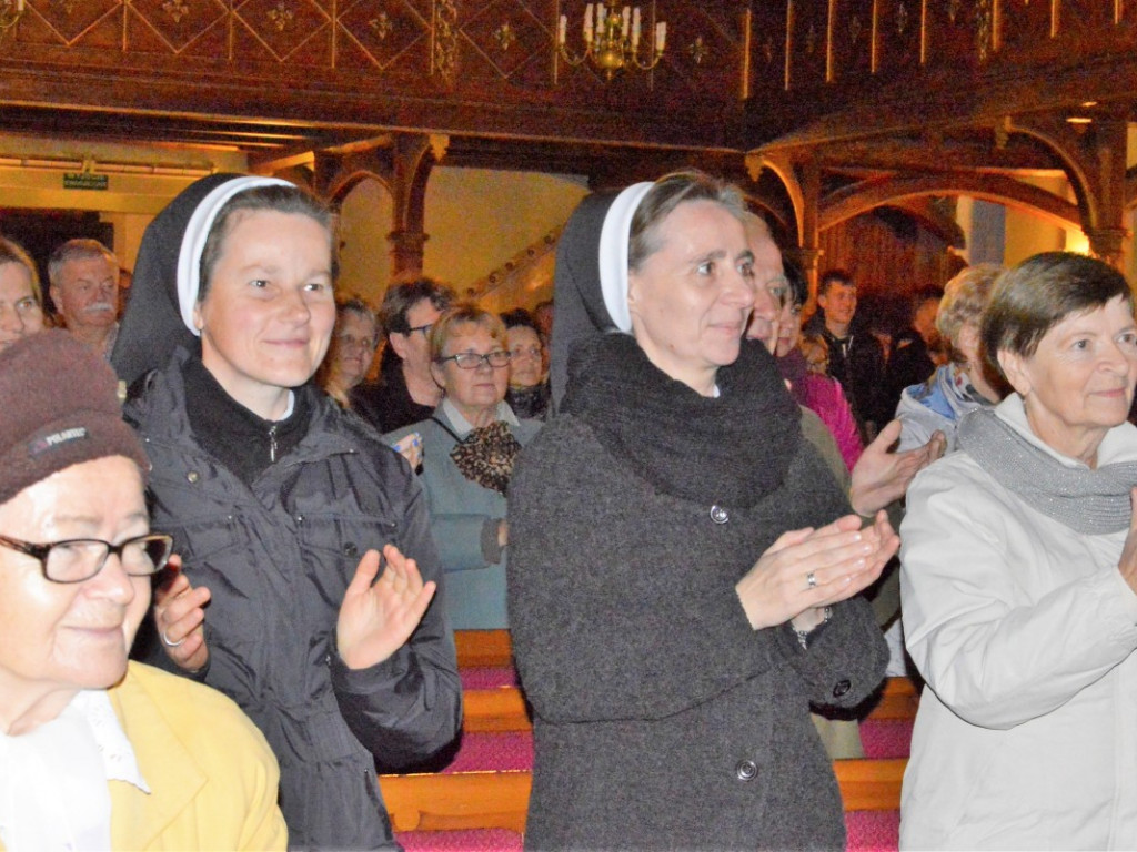 Koncert zaduszkowo-patriotyczny u Chrystusa Króla (FILM)