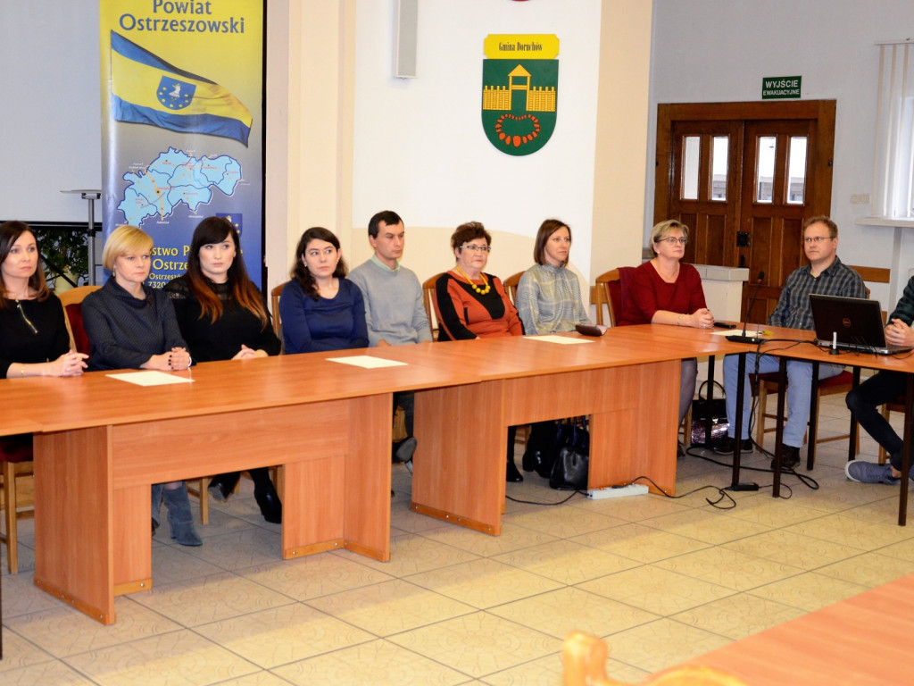 Nowo wybrani radni Rady Powiatu odebrali zaświadczenia