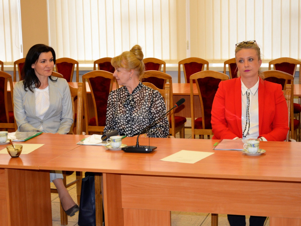 Nowo wybrani radni Rady Powiatu odebrali zaświadczenia