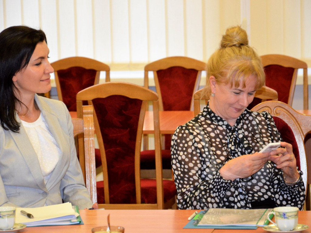 Nowo wybrani radni Rady Powiatu odebrali zaświadczenia