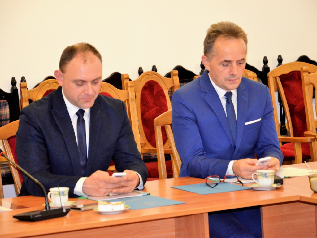 Nowo wybrani radni Rady Powiatu odebrali zaświadczenia