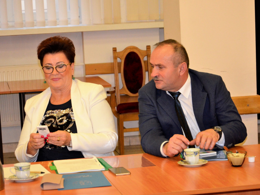 Nowo wybrani radni Rady Powiatu odebrali zaświadczenia
