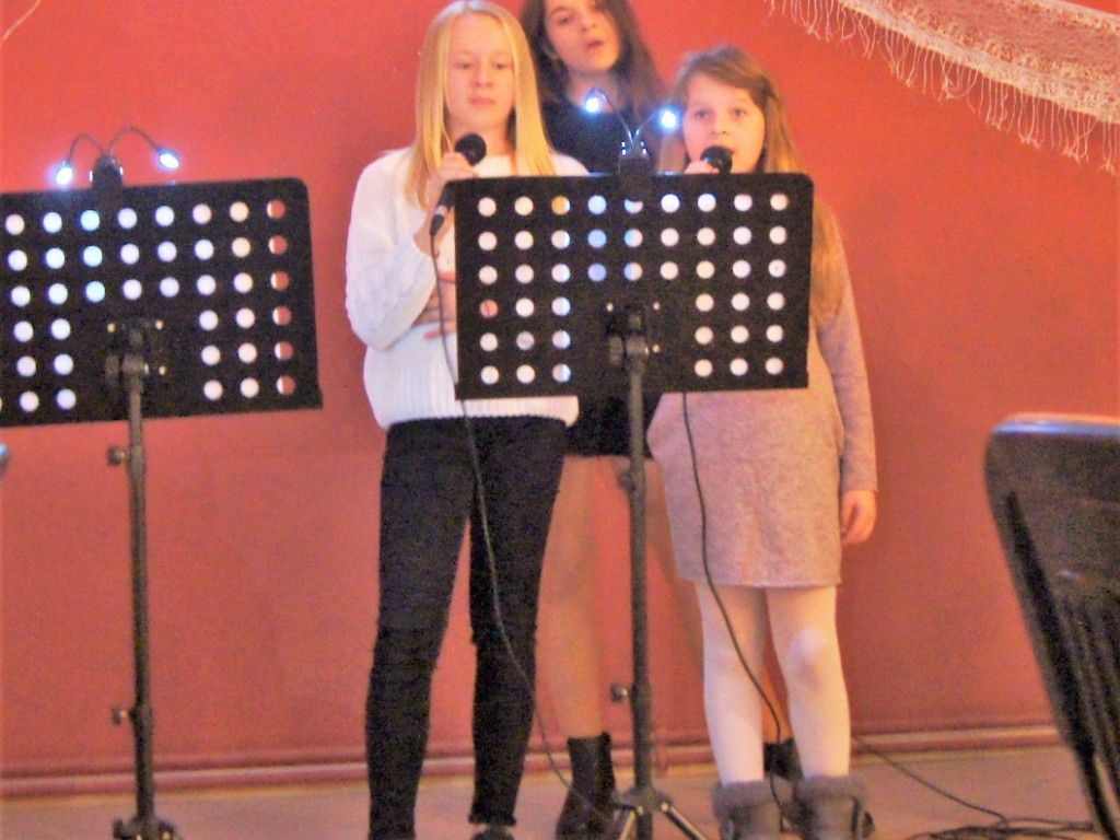 Świąteczne kolędowanie w Skrzynkach