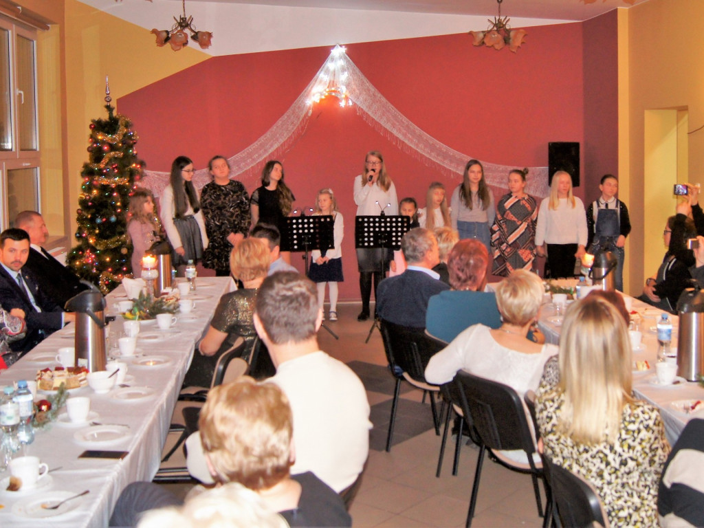 Świąteczne kolędowanie w Skrzynkach