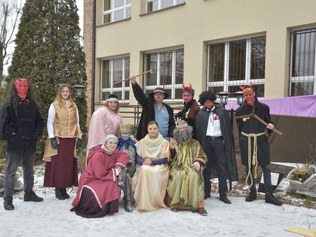 Ulicami Ostrzeszowa przeszedł Orszak Trzech Króli (fotoreportaż Grzegorza Kosmali)