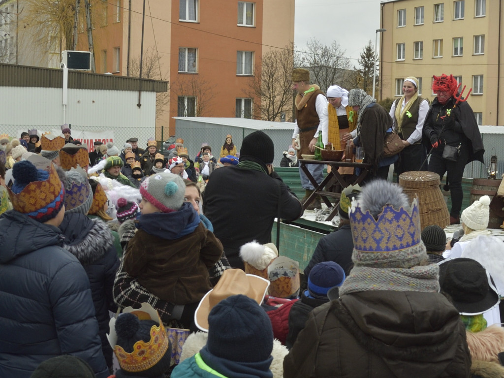 Ulicami Ostrzeszowa przeszedł Orszak Trzech Króli (fotoreportaż Grzegorza Kosmali)