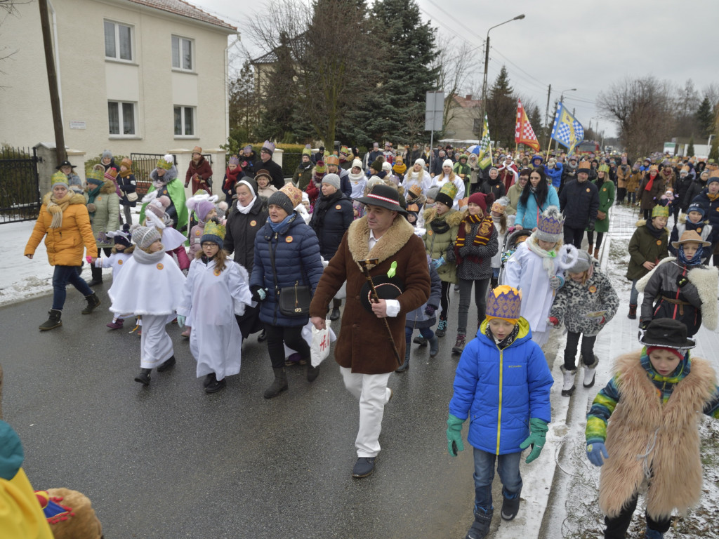 Ulicami Ostrzeszowa przeszedł Orszak Trzech Króli (fotoreportaż Grzegorza Kosmali)