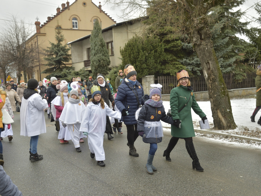 Ulicami Ostrzeszowa przeszedł Orszak Trzech Króli (fotoreportaż Grzegorza Kosmali)