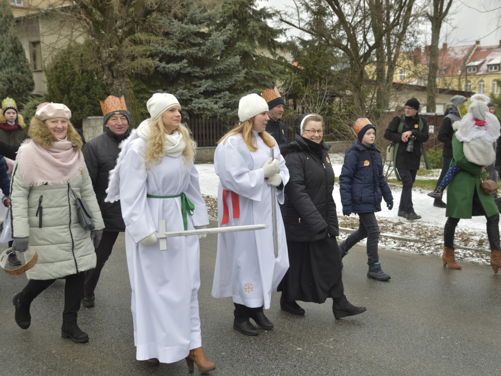 Ulicami Ostrzeszowa przeszedł Orszak Trzech Króli (fotoreportaż Grzegorza Kosmali)