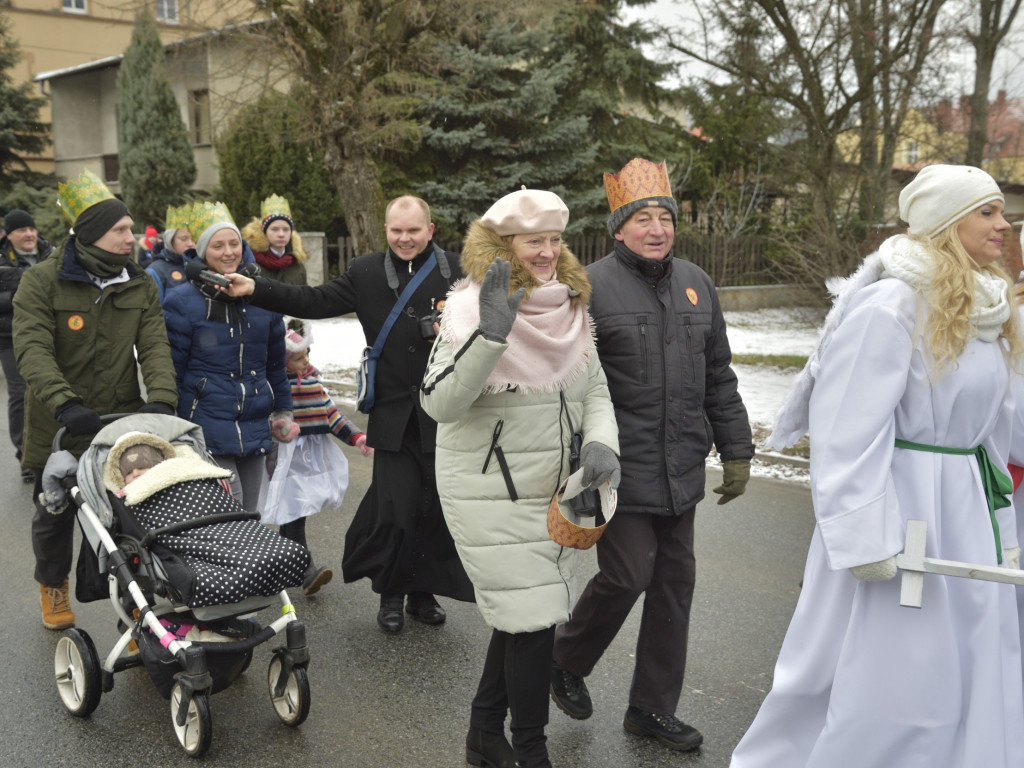 Ulicami Ostrzeszowa przeszedł Orszak Trzech Króli (fotoreportaż Grzegorza Kosmali)