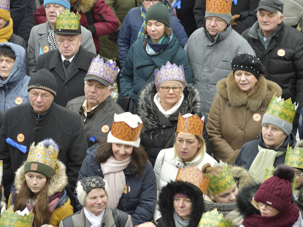Ulicami Ostrzeszowa przeszedł Orszak Trzech Króli (fotoreportaż Grzegorza Kosmali)