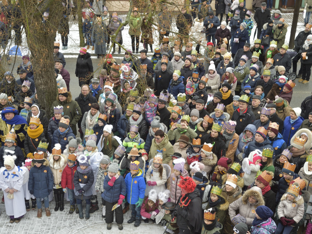 Ulicami Ostrzeszowa przeszedł Orszak Trzech Króli (fotoreportaż Grzegorza Kosmali)
