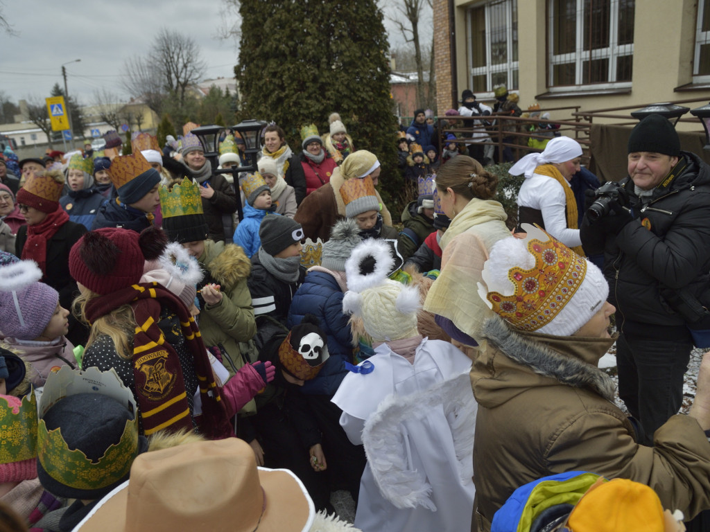 Ulicami Ostrzeszowa przeszedł Orszak Trzech Króli (fotoreportaż Grzegorza Kosmali)