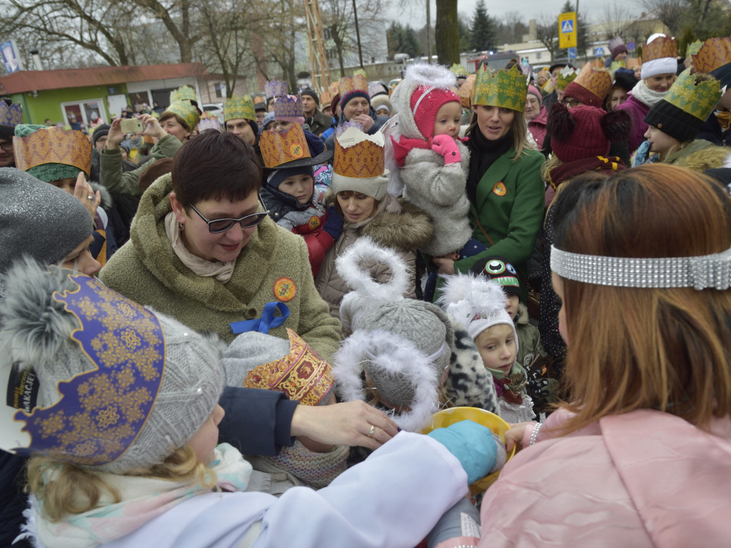 Ulicami Ostrzeszowa przeszedł Orszak Trzech Króli (fotoreportaż Grzegorza Kosmali)