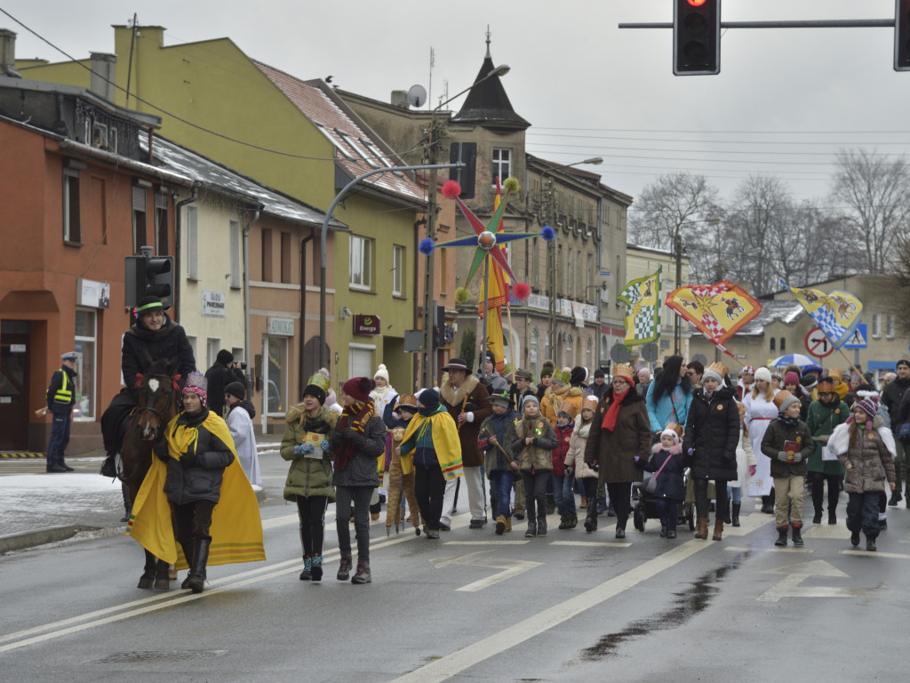 Ulicami Ostrzeszowa przeszedł Orszak Trzech Króli (fotoreportaż Grzegorza Kosmali)