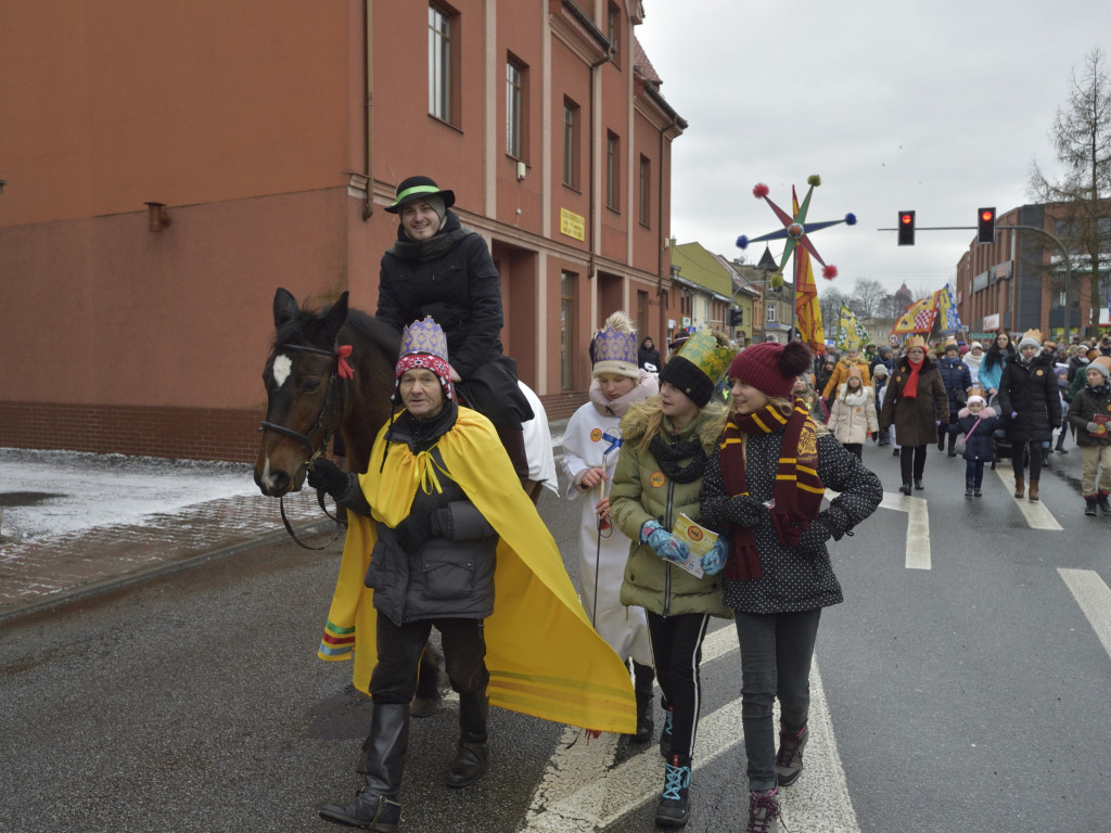 Ulicami Ostrzeszowa przeszedł Orszak Trzech Króli (fotoreportaż Grzegorza Kosmali)