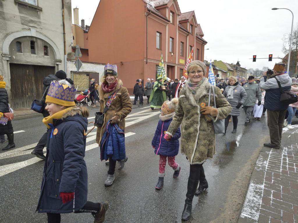Ulicami Ostrzeszowa przeszedł Orszak Trzech Króli (fotoreportaż Grzegorza Kosmali)