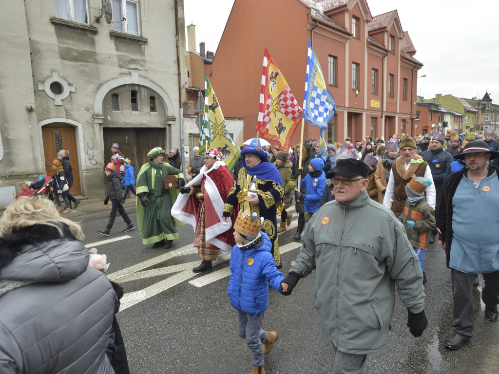 Ulicami Ostrzeszowa przeszedł Orszak Trzech Króli (fotoreportaż Grzegorza Kosmali)